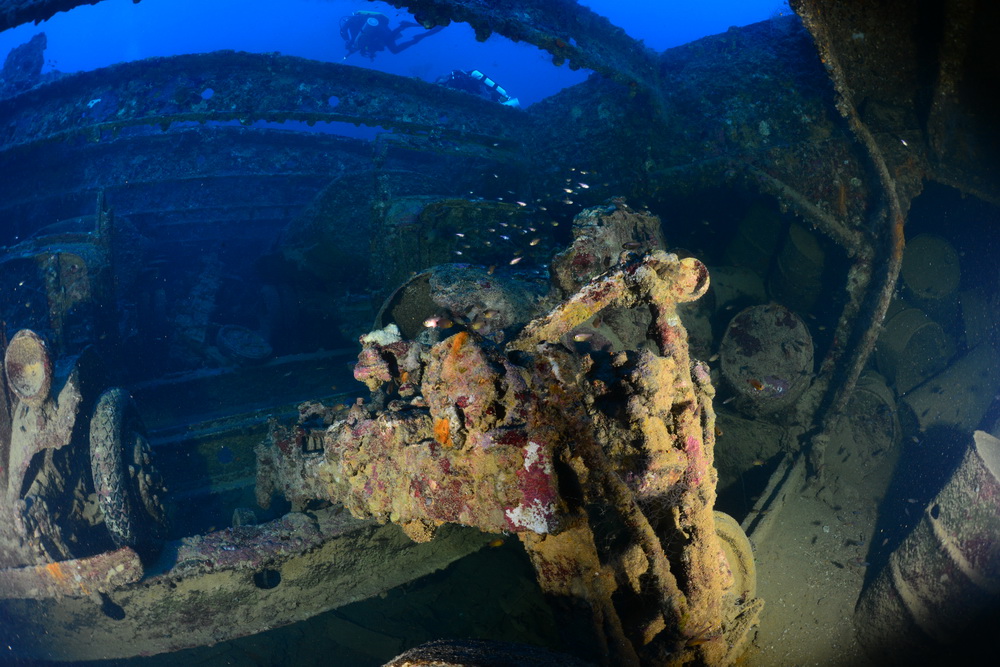 Truck in het ruim van de San Francisco Maru