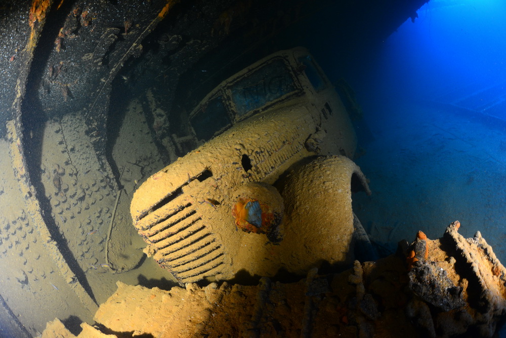 Truck in het ruim van de Nagano Maru