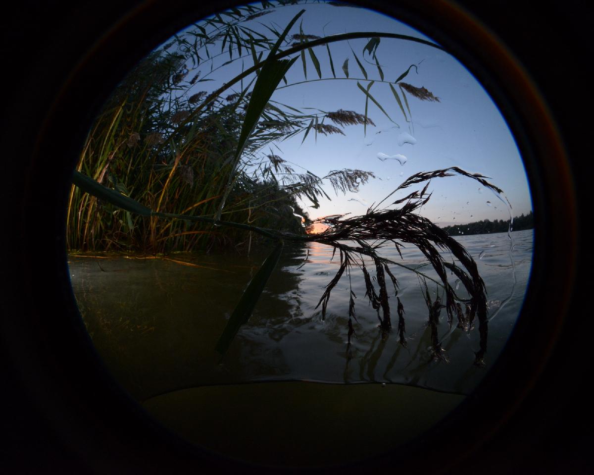 zonsondergang boven de meerse plas