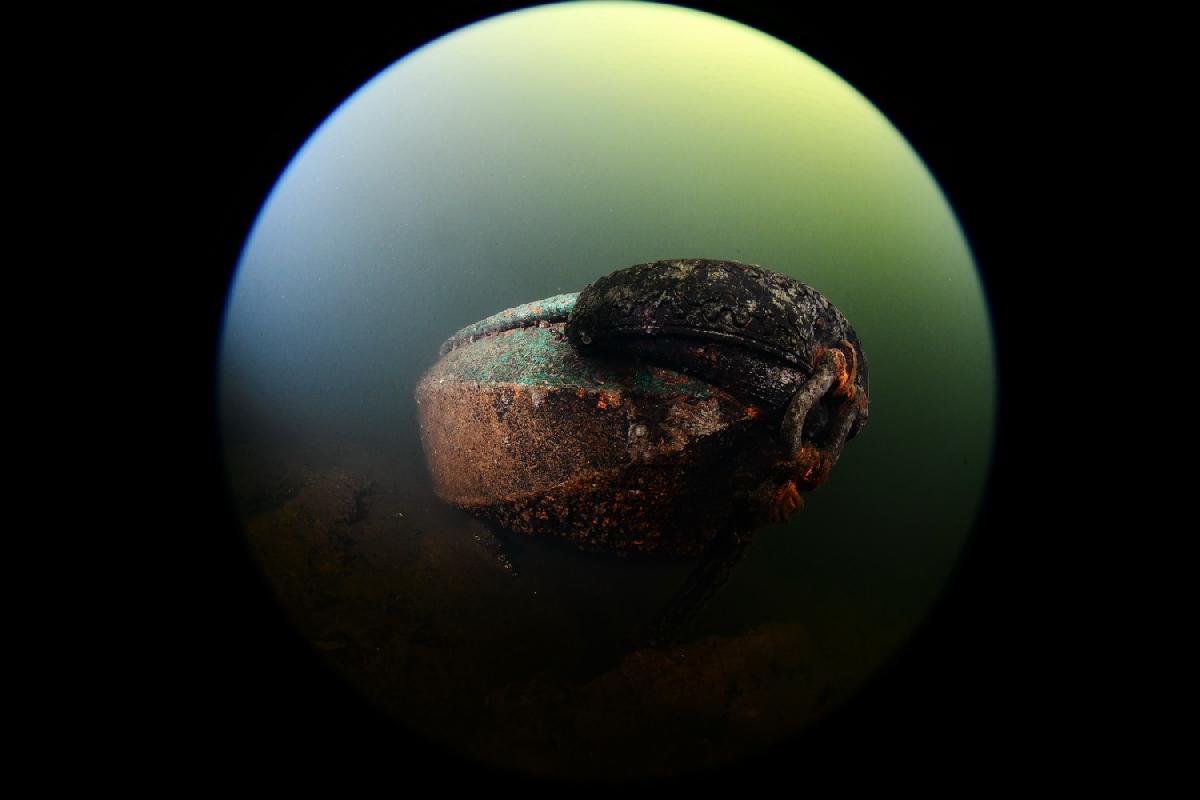 wrakje in de meerse plas