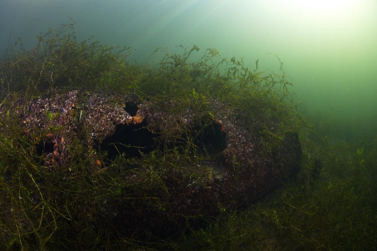 ijzeren buis in de nionplas