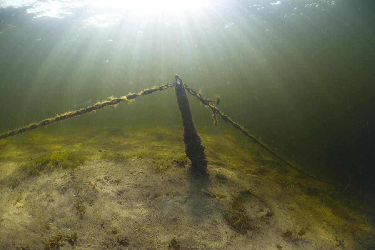 zonnestralen op de ketting bij eiland 4