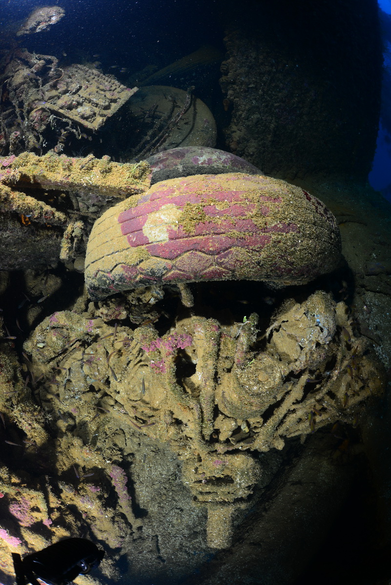 Vliegtuigband in de Momokawa maru