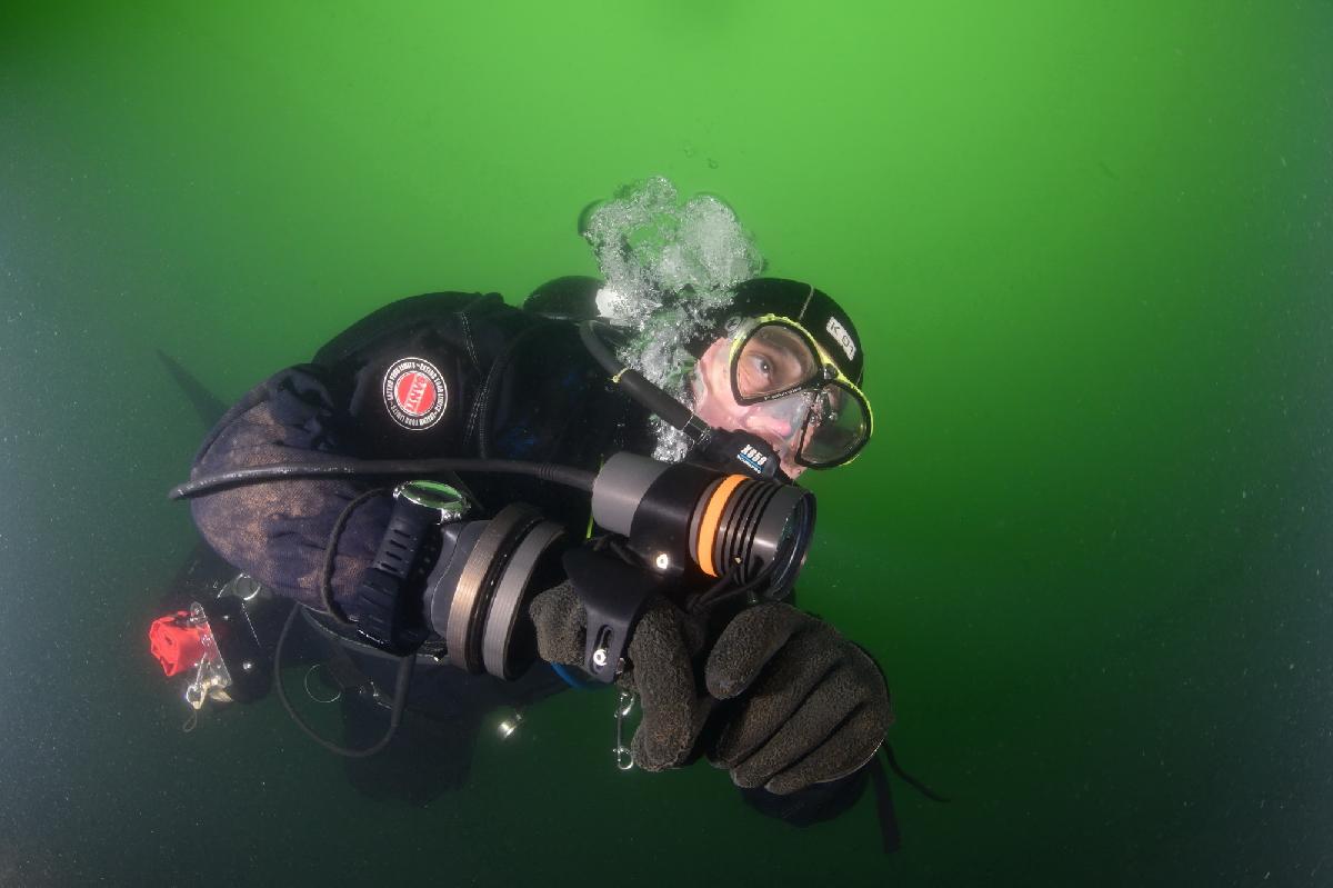 selfie van jaap tijdens een duik in de groene heuvels